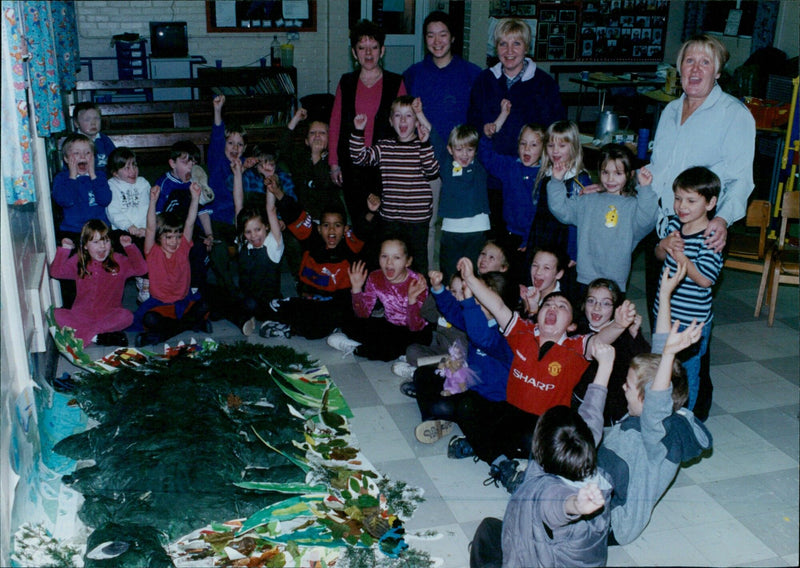 Students from St Andrews School, Headington, celebrate after submitting a bid for the Oxford Mail and British Gas Awards. - Vintage Photograph