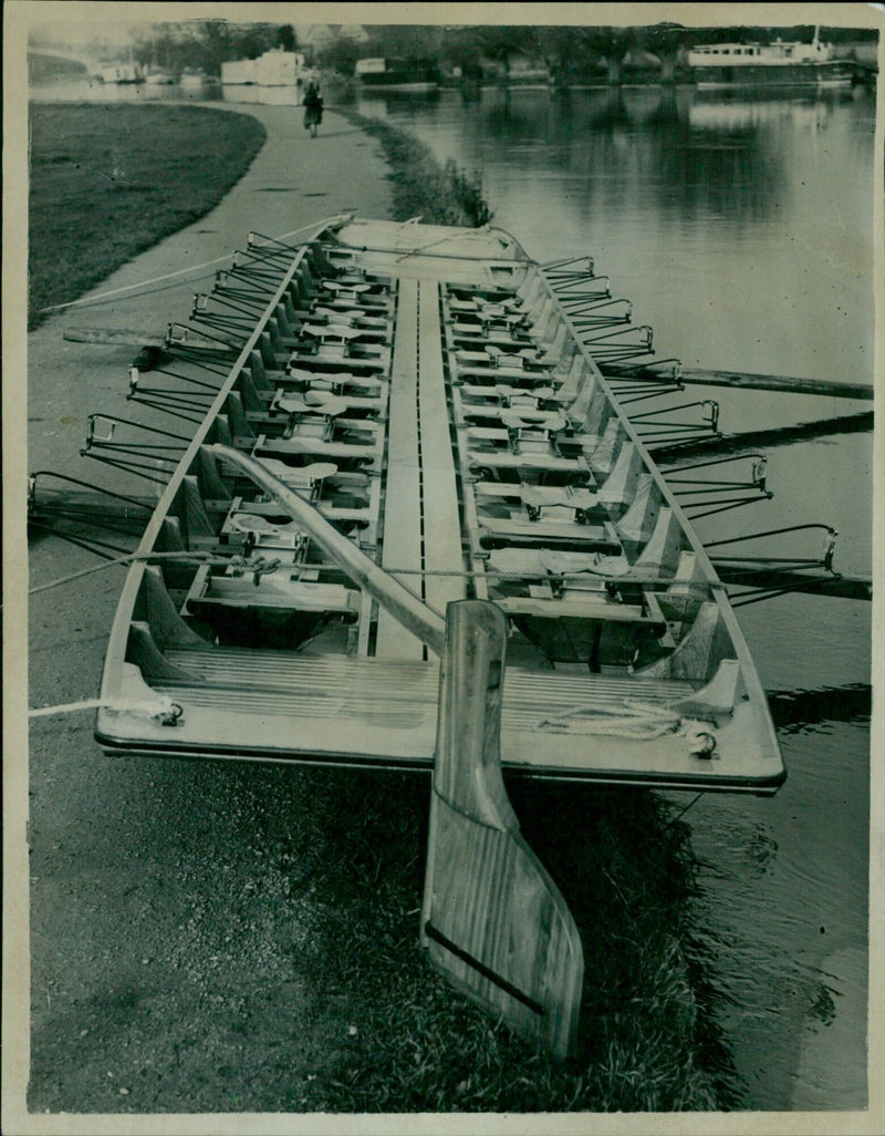 Students and staff from the University of Oxford enjoy a ride on the Isis river in traditional wooden boats. - Vintage Photograph