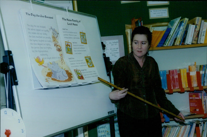 Jane Kelly reads from a big book stand at St Andrews First School in Headington, Oxfordshire. - Vintage Photograph