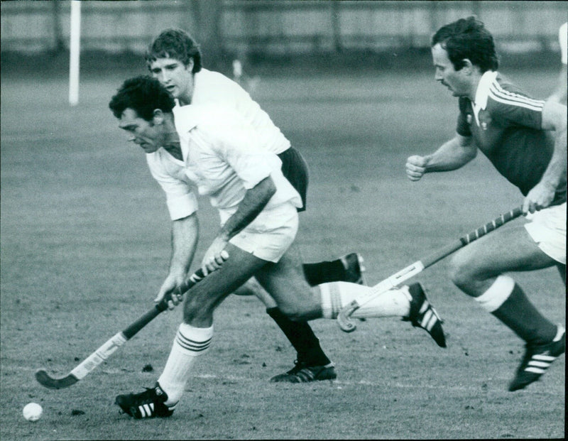 South African hockey teams face off in Oxford, England. - Vintage Photograph