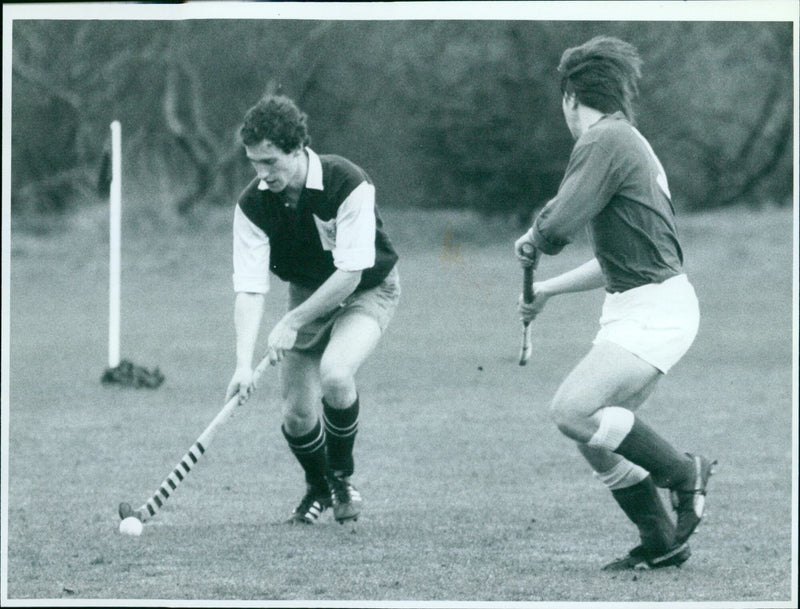 Oxford University's Schweitzer is challenged by London University's Tackoe during the UAU Hockey match. - Vintage Photograph