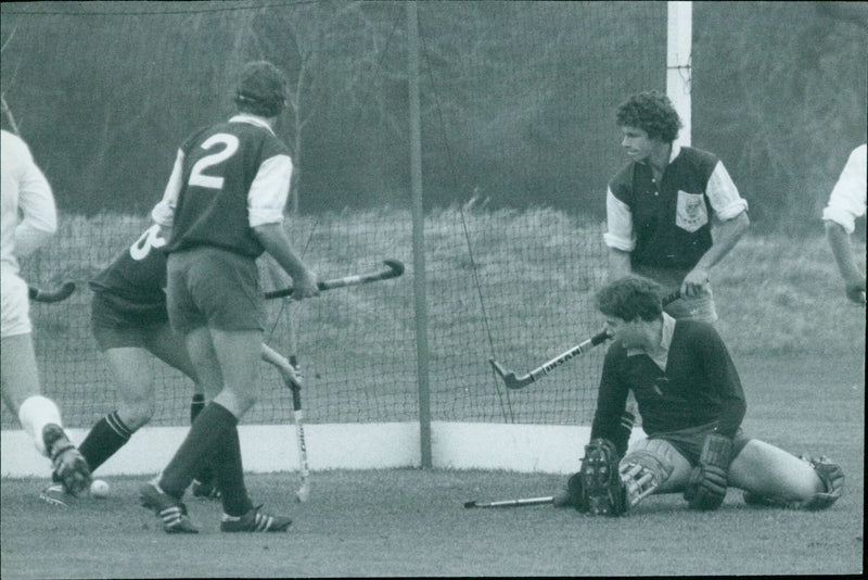 Oxford University's Jenner is unable to stop the equalising shot from the Hockey Association XI. - Vintage Photograph