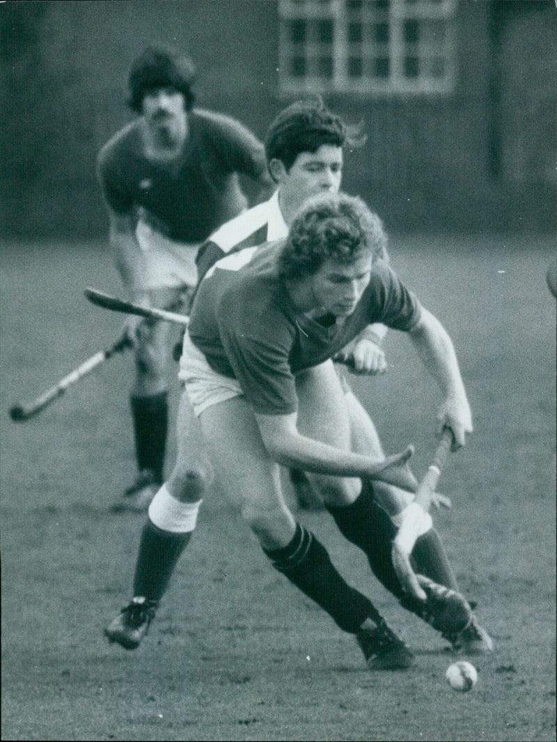 On January 29th, 1976, Oxford University's hockey team, with six Blues in their ranks, comfortably defeated the Army 5-0 at The Parks. - Vintage Photograph