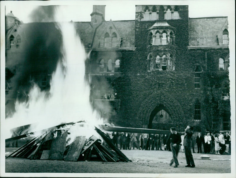 A boat burns on the Broad Walk in Christ Church, Oxford, England on June 2, 1958. - Vintage Photograph