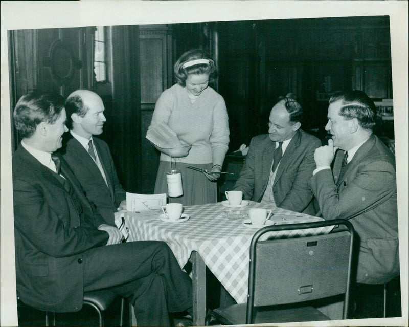 Town Hall officials being persuaded to part with money by programme seller Eleanor Wixan and A Coles. - Vintage Photograph