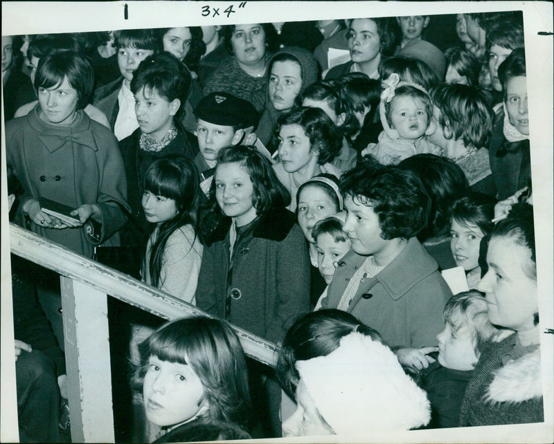 Students protest in Oxford, England, on March 25, 1963. - Vintage Photograph