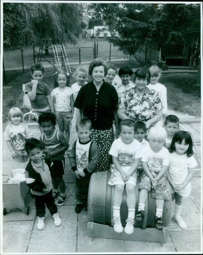 Retiring teachers at Barton Village First School pictured with some of the pupils. - Vintage Photograph