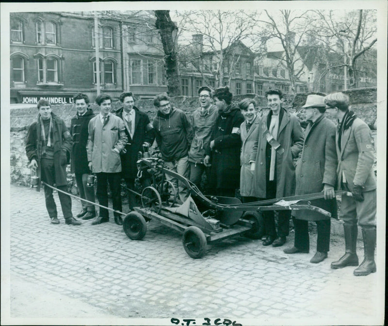 Southfield School sixth-formers embark on a plough-pushing trip to London to raise money for the Freedom from Hunger campaign. - Vintage Photograph