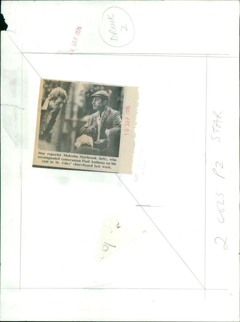 Star reporter Malcolm Starbrook interviews a local resident in St. Giles' churchyard. - Vintage Photograph