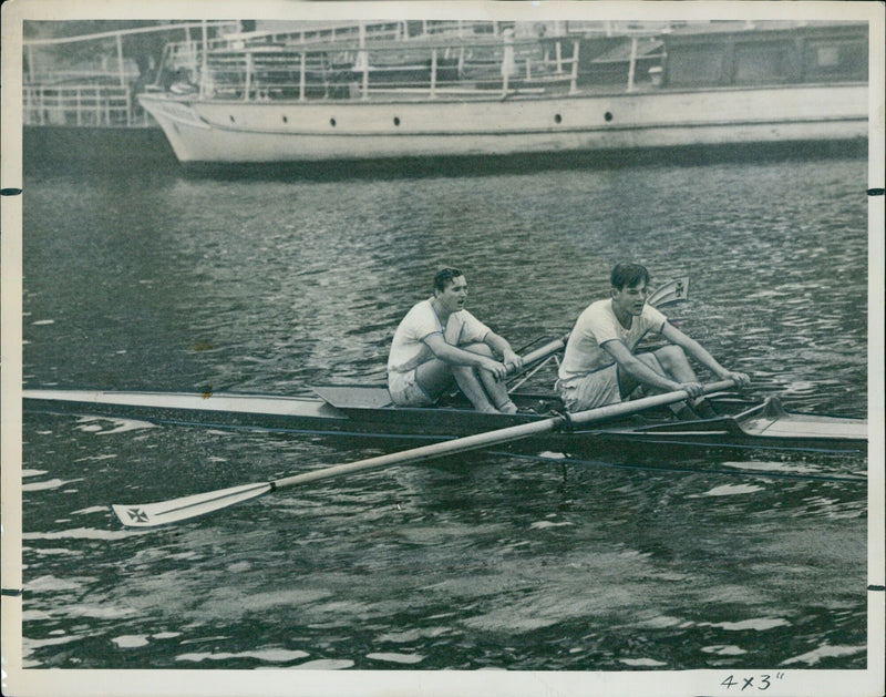 Worcester College crew win rowing race - Vintage Photograph