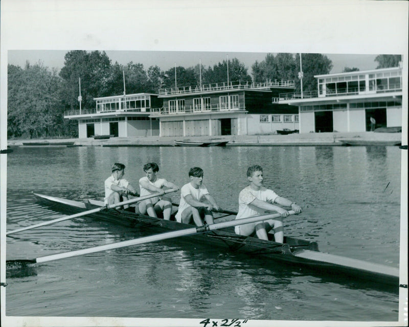 St. John's College coxwainless four practising for the Oxford University coxwainless fours. - Vintage Photograph