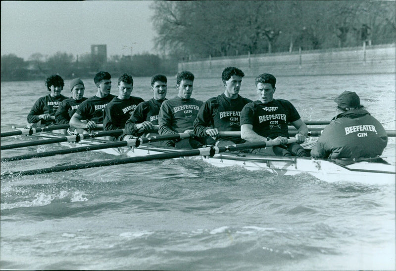 Oxford and Cambridge universities compete in the annual Boat Race on the Thames - Vintage Photograph