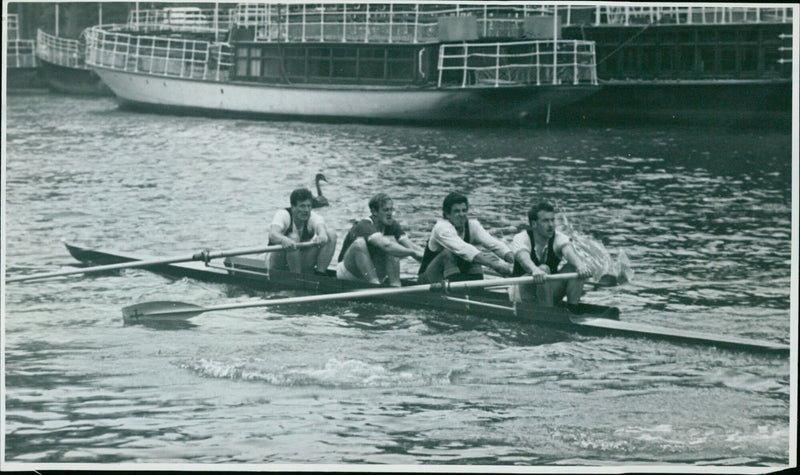 Oxford Mail coxless fours team earns a place in the Division One finals. - Vintage Photograph