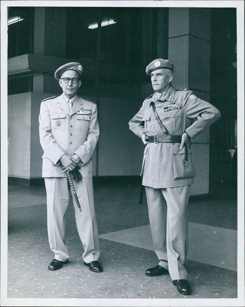 General Carl von Hamm, Supreme Commander of the UN Force in the Congo, visits the Moroccan Battalion in Thysville with Deputy Supreme Commander General Ben Hammou TANL. - Vintage Photograph