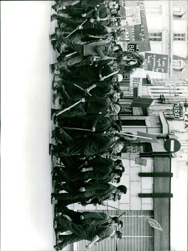 Ed Hara-Ki Sales, Minister of Tregor Viam, is presented with a bouquet of flowers during the opening of the 1017 100 RAM ه lappna Chelsyn P11 966 in Trecurlougl, France. - Vintage Photograph