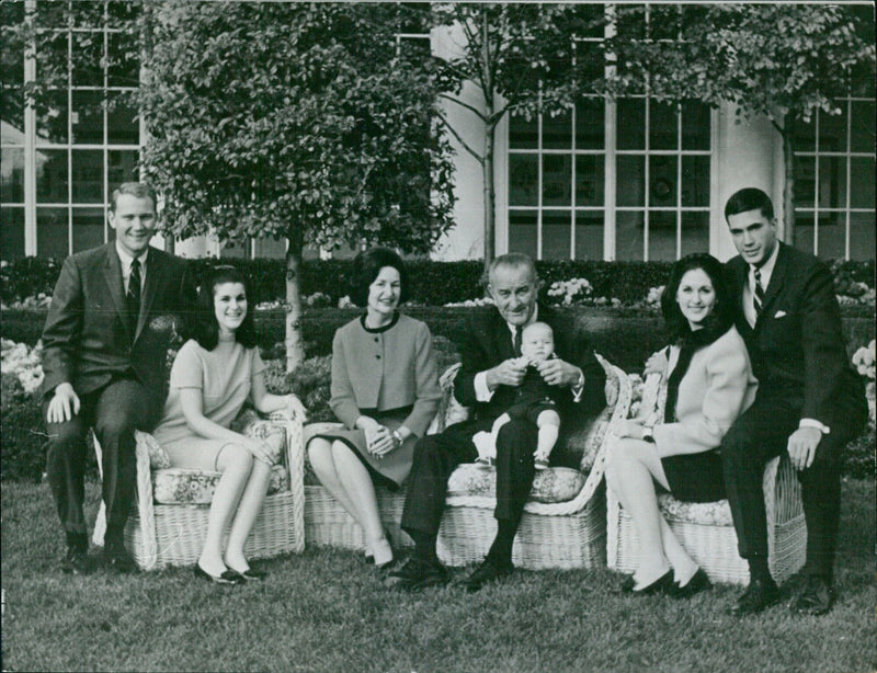 A group of people from the Lynton fluvoue me family Folmsone gather for a photo on the PM995 in 2021. - Vintage Photograph