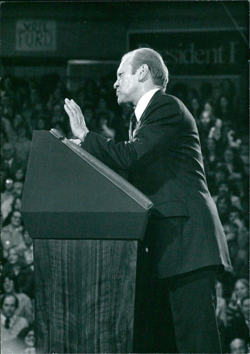 President Gerald R. Ford delivers a campaign speech during the early stages of the 1976 U.S. Presidential election in New Hampshire. - Vintage Photograph