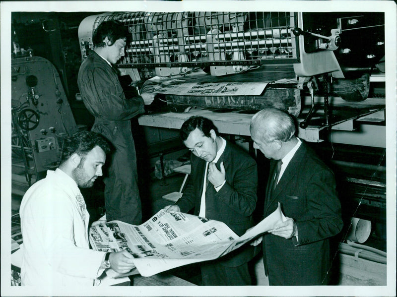 Customers receive manual 3500-easing oranges at Rover Pengan 2 open day. - Vintage Photograph