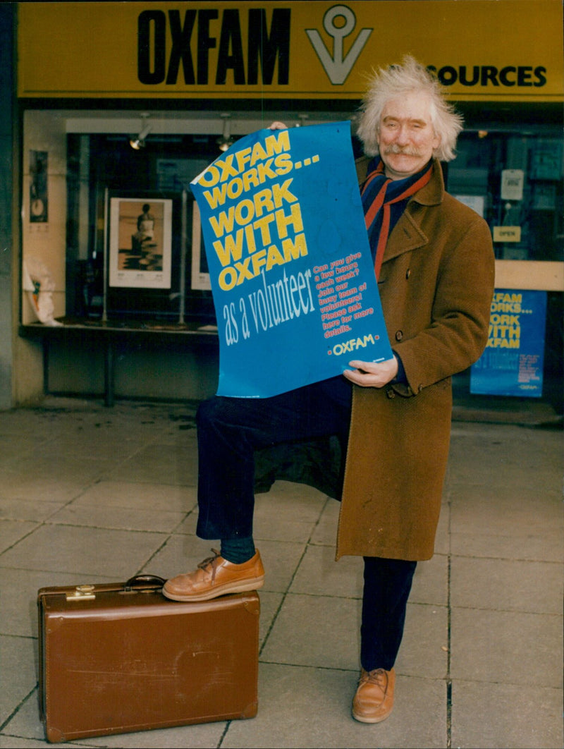 Actor Ron Forfar, better known as Freddie Boswell from the hit TV comedy Bread, calls for more volunteers to join the Oxfam Resources Centre in Oxford. - Vintage Photograph