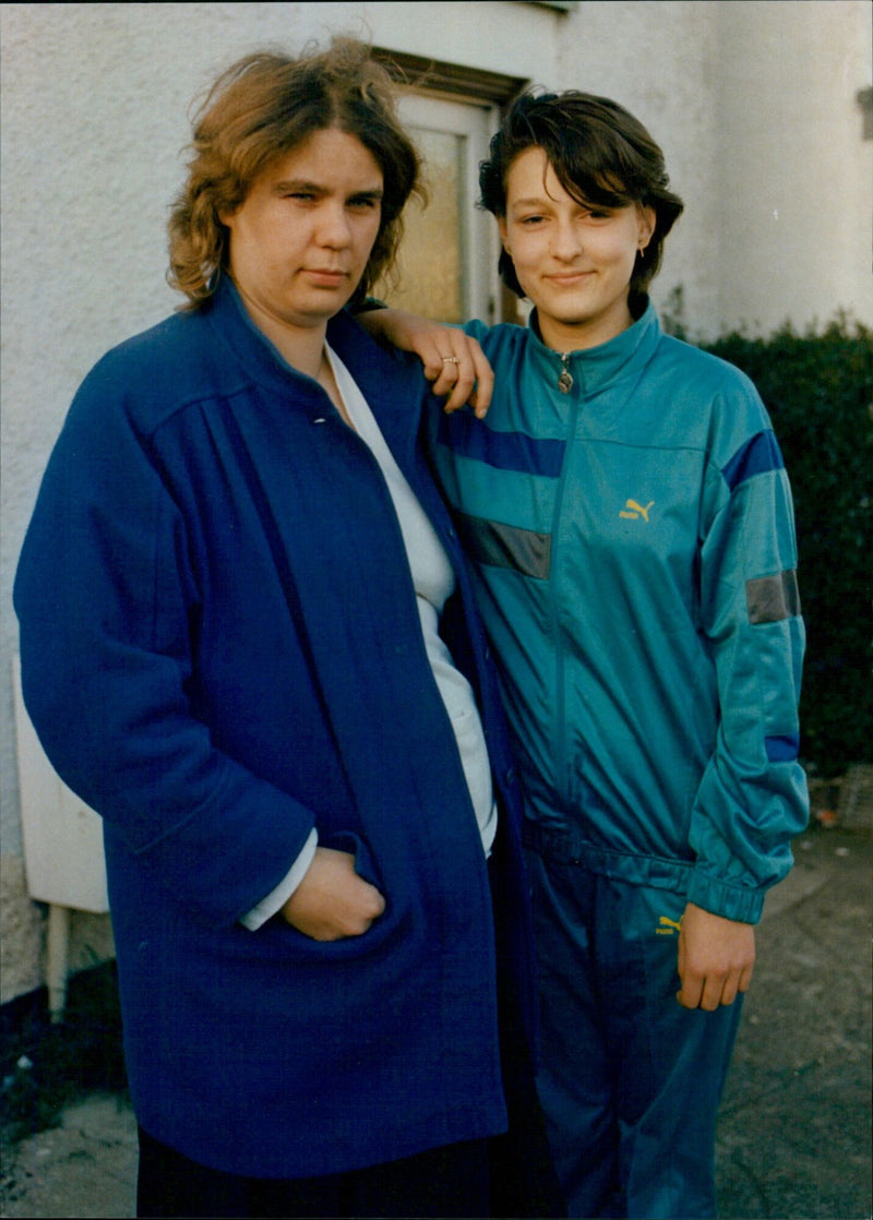 Mrs Jeanette Gill and Emma Carter of Oxford mourn the death of Jason Susie Barker. - Vintage Photograph