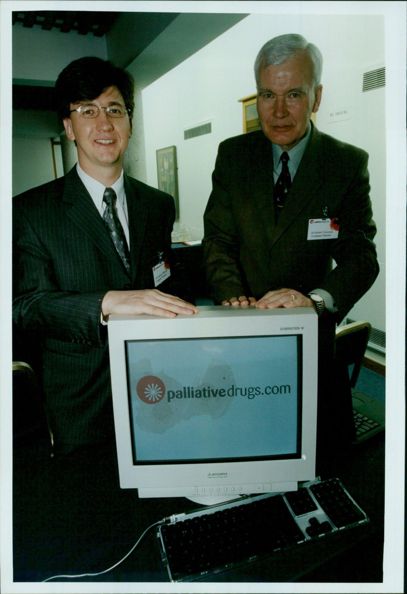 Representatives of palliativedrugs.com launch at Wolfson College, Oxford. - Vintage Photograph