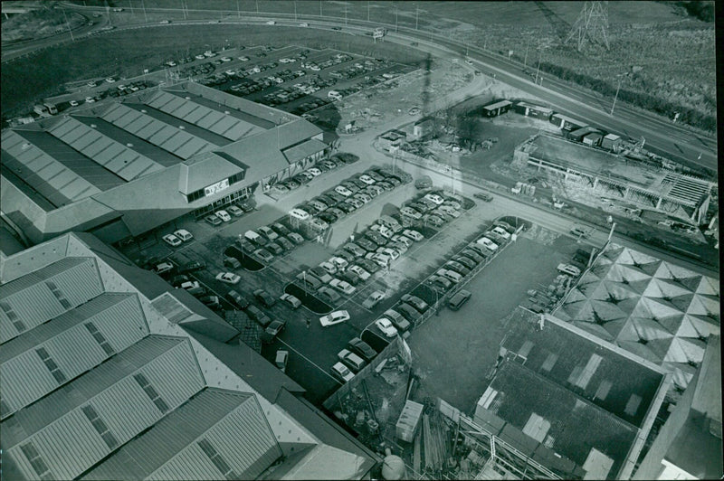 Construction workers building a new development at Seacourt Tower in Botley, Oxfordshire. - Vintage Photograph