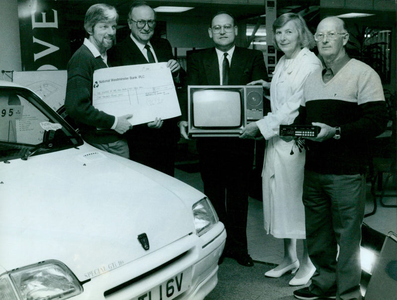 Five prize winners of the National Westminster Bank PLC Rover Metro draw celebrate with Hartwells car sales manager Phil Laitt. - Vintage Photograph