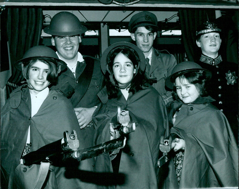 A group of students and chorus girls from Pays Drama Jumu rehearse for their sell-out pantomime. - Vintage Photograph