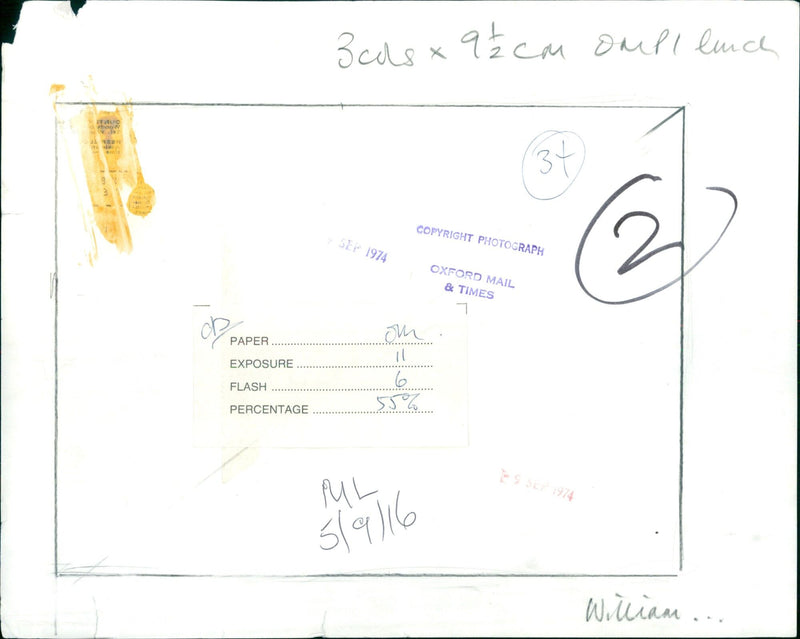A press photograph showing an exposure flash percentage of 3cds x 9 1/2 cm taken on September 11, 1974. - Vintage Photograph