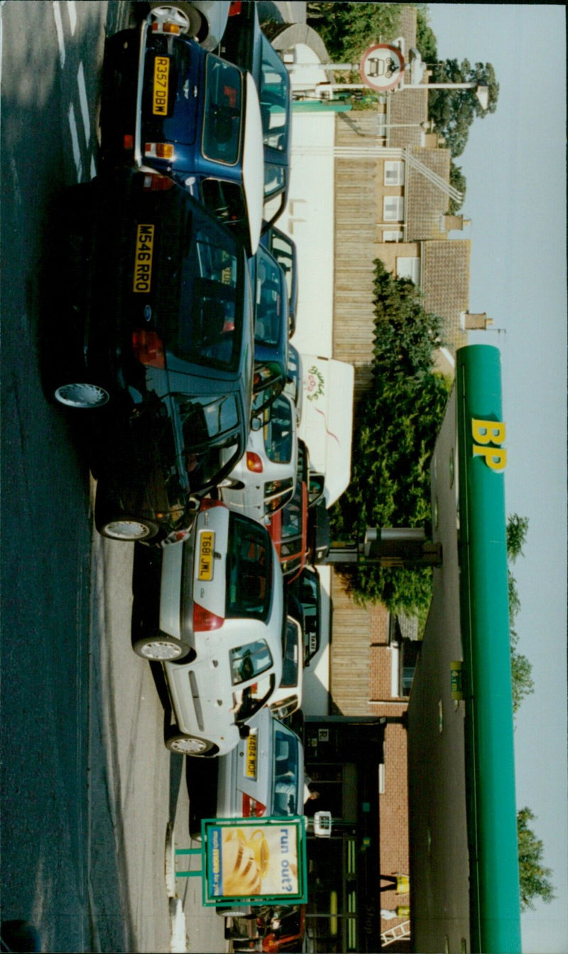 Long queues of drivers wait for petrol at a BP garage in Abingdon, Oxfordshire. - Vintage Photograph