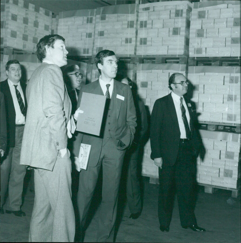 Oxford students and staff observing social distancing measures. - Vintage Photograph