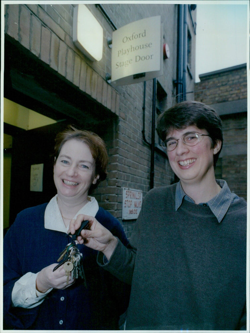 Catherine Mallyon, General Manager of Oxford Playhouse, hands the keys to her successor, Alison Coates. - Vintage Photograph