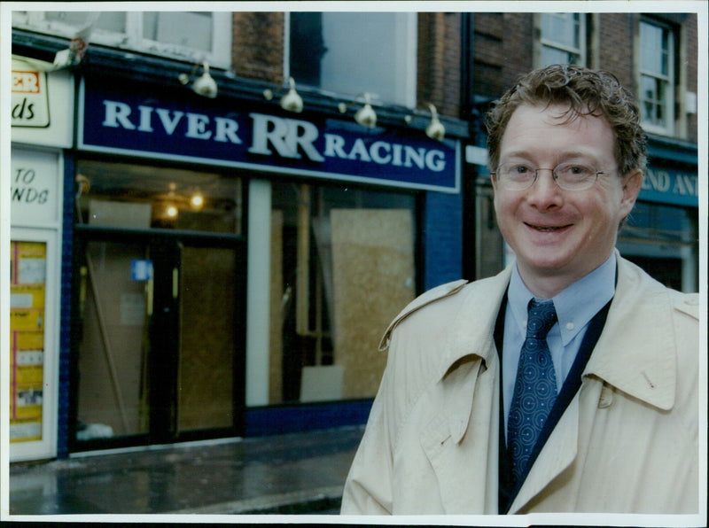 Steve Jones, manager of River Racing, overseeing the Park End Street event in Oxford. - Vintage Photograph