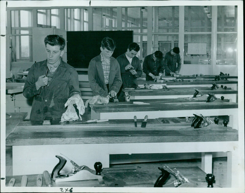 Apprentices from the UK steel industry receive new pentu training at a facility in Oxford. - Vintage Photograph