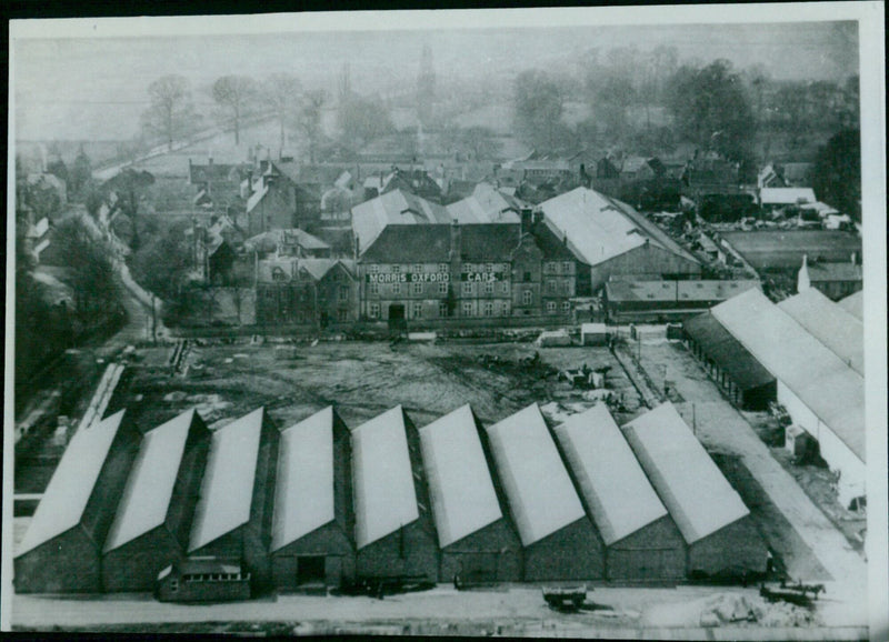 Workers construct a tunnel near Cowley, Oxford. - Vintage Photograph