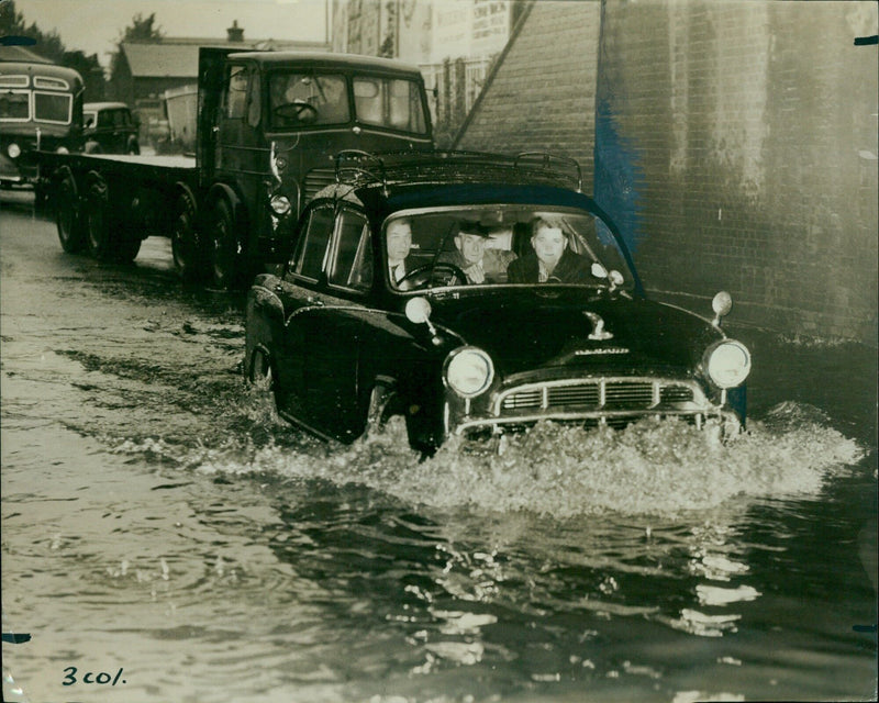 Residents of Mason, Ohio, wade through floodwaters caused by heavy rains. - Vintage Photograph