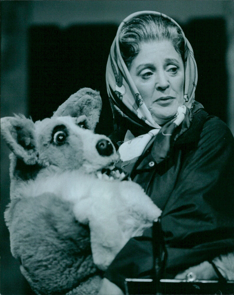 Actress Polly James poses as Queen Elizabeth II, THE QUEEN $1 at the Drama Playhouse in Bicester, England. - Vintage Photograph