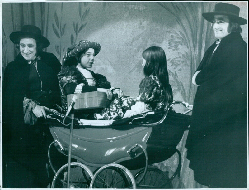 A scene from the 1973-1974 pantomime at the New Theatre in Oxford. - Vintage Photograph