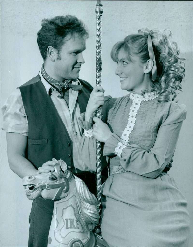 Actors Robert Samples and Sally Ann Hitchmen in a scene from the play "Dike and Blykem." - Vintage Photograph