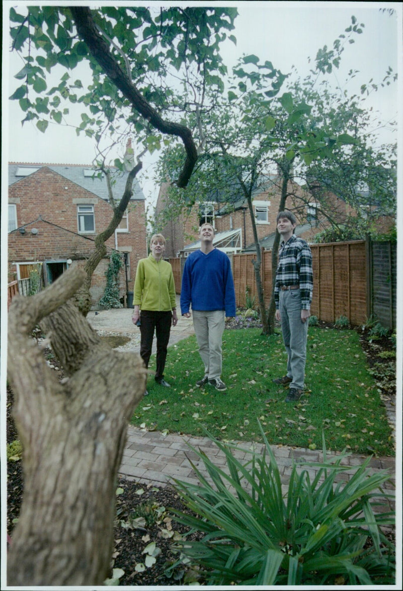 Jo Swift and Diana Chandler check out the makeover of 46 Stapleton Road in Headington. - Vintage Photograph