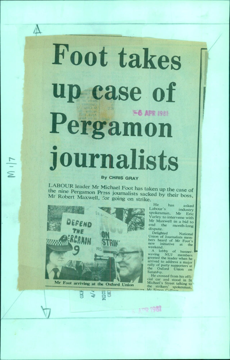 Labour leader Michael Foot takes up the case of nine Pergamon Press journalists who were sacked during a month-long strike. - Vintage Photograph