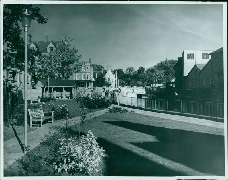 SURA FISHER OXFORD ROW, OXFORD MAIL & TIMES, 21 SEP 1962 - Vintage Photograph