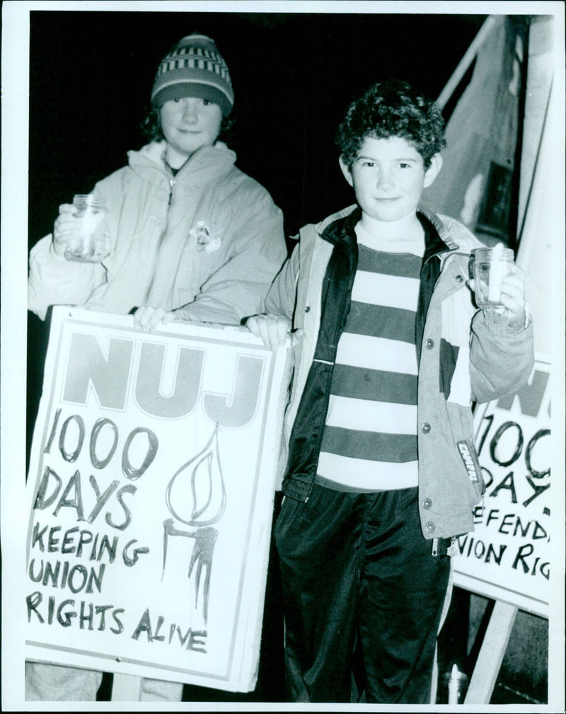 Two young supporters of the NUJ 1000 Days Keeping Union Rights Alive campaign at the Pergamon vigil in Headington, Oxfordshire. - Vintage Photograph