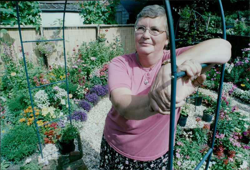 Linda Dashwood celebrates her win in the Oxford In Bloom gardening competition. - Vintage Photograph