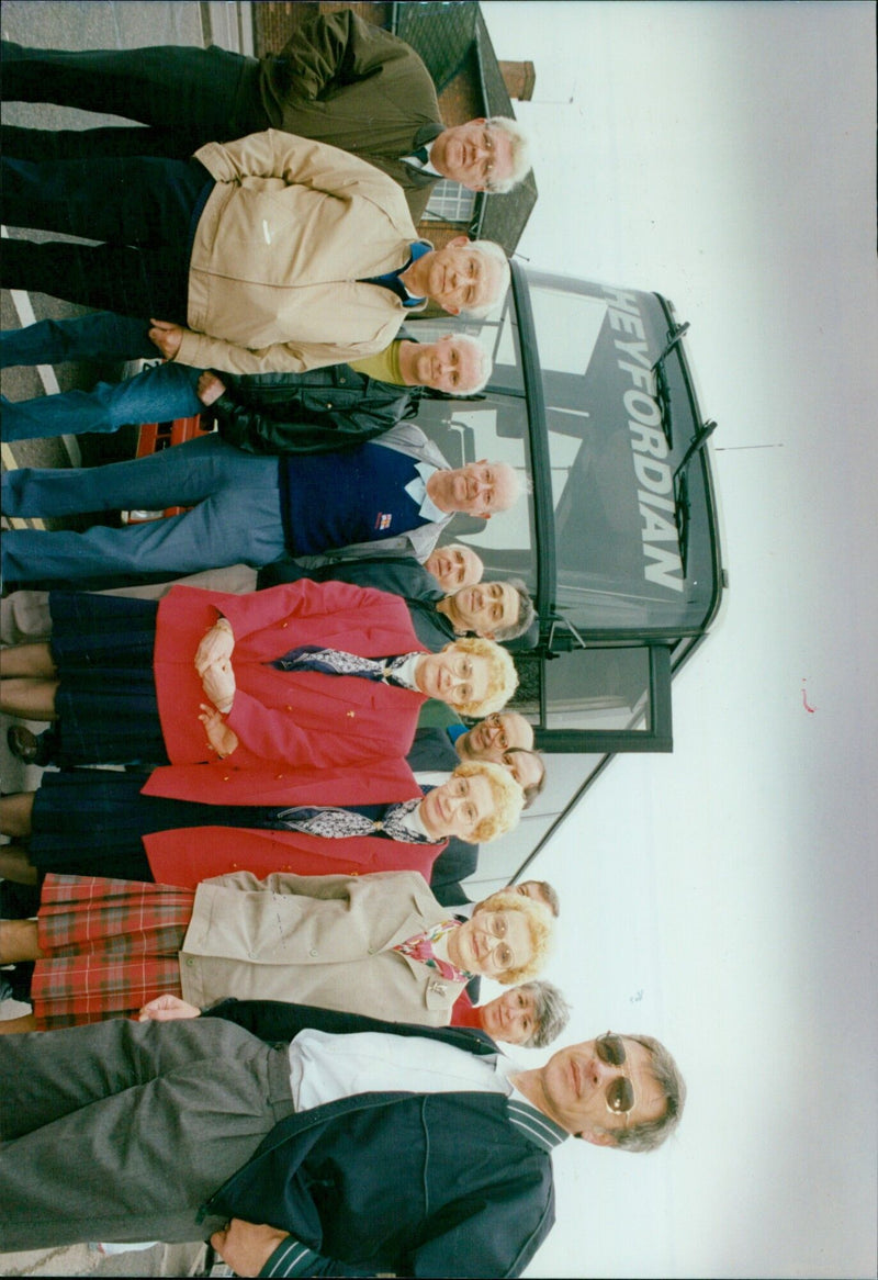 Pensioners of Maxwell House leave Oxford for London. - Vintage Photograph