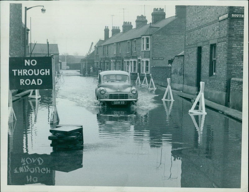 Residents of Osney Town survey the flooding of Doyley Road caused by heavy rains. - Vintage Photograph