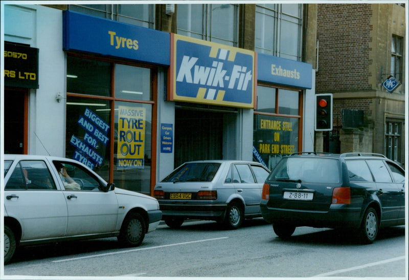 Kwik Fit Tyre Centre entrance in Oxford, UK, on July 2, 1999. - Vintage Photograph