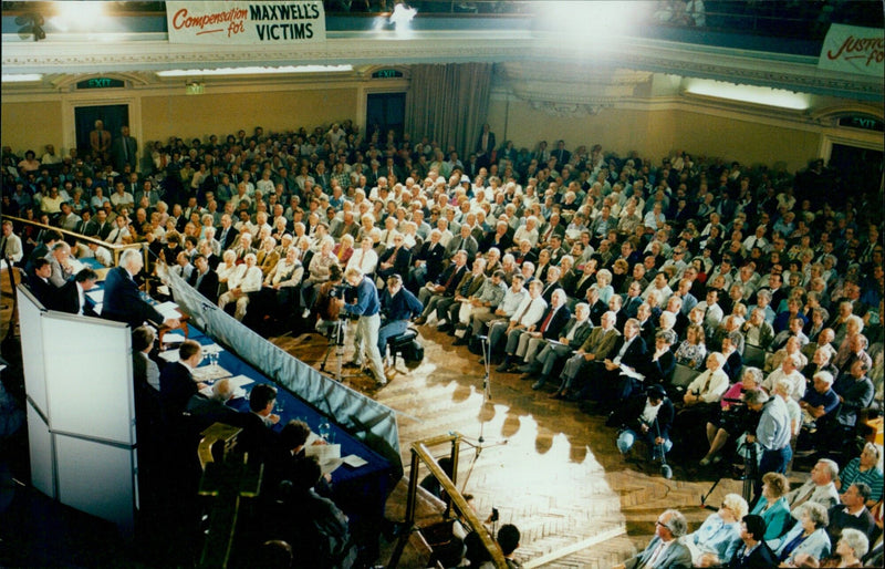 Pensioners of the Victims Justo fo Evit Ox Maxwell compensation scheme gather at the Methodist Central Hall in Westminster. - Vintage Photograph