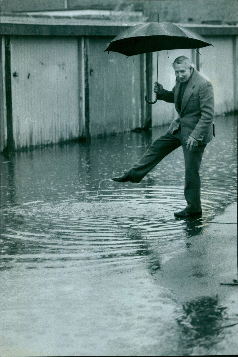 Local residents having lunch in a restaurant on Heaton OM Tues, in the aftermath of the floods of 12/½/22. - Vintage Photograph