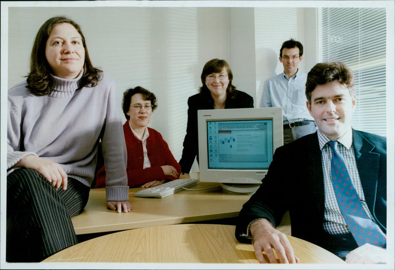 Five colleagues take a break from their work at Oxford Ingenta-Internet. - Vintage Photograph